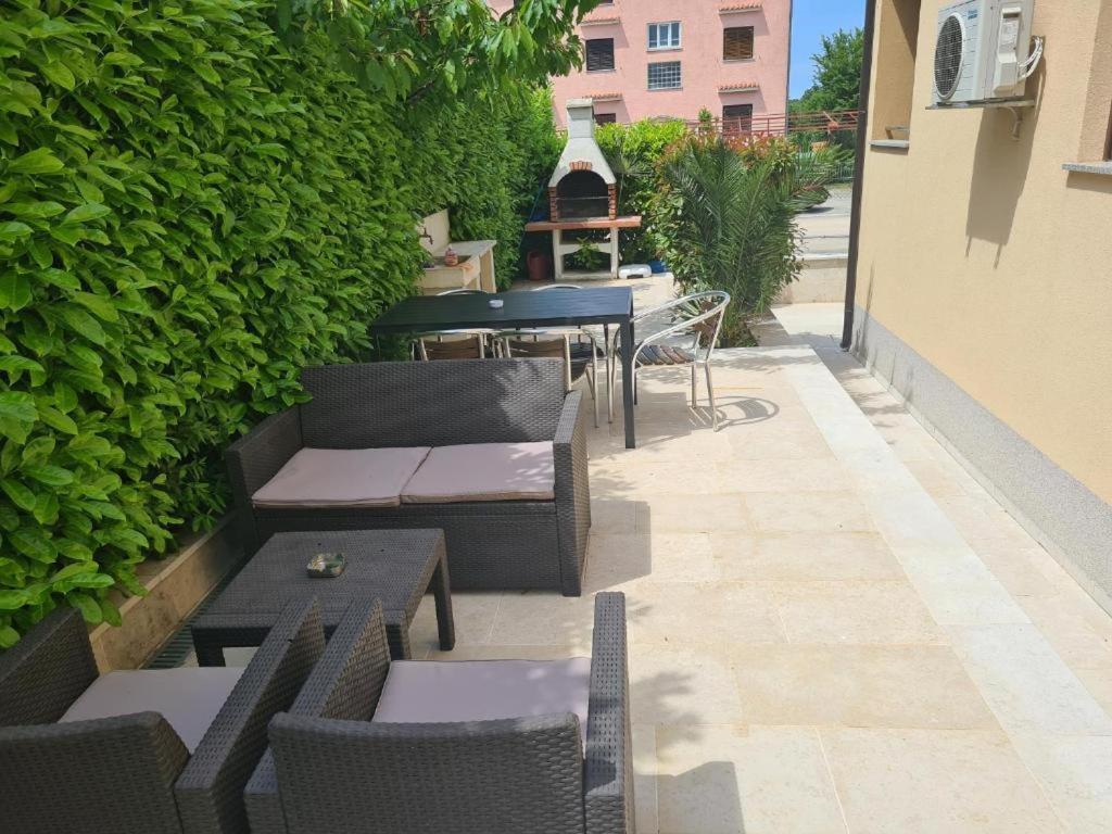 Villa Patricija-Apartmani โปเรช ภายนอก รูปภาพ
