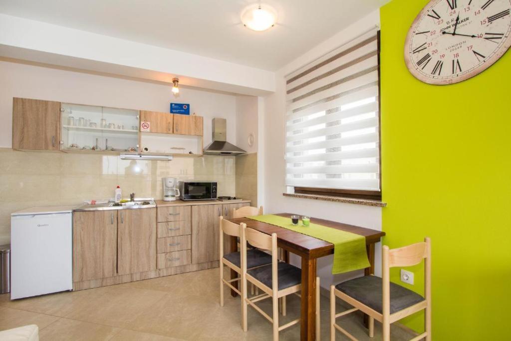 Villa Patricija-Apartmani โปเรช ภายนอก รูปภาพ